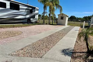 2920 Fairway Dr, Bowling Green, FL 33834 - Photo 1