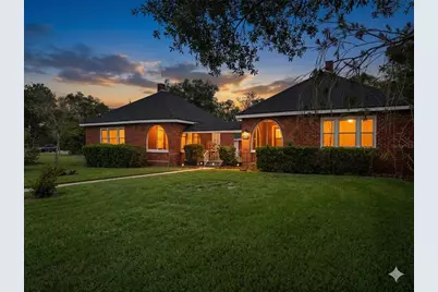 425 E Sessoms Avenue, Lake Wales, FL 33853 - Photo 1