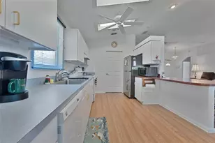 2259 Grand Cypress Dr, Lakeland, FL 33810 - Photo 5