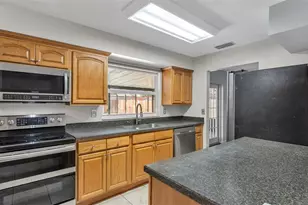 6014 Doe Cir W, Lakeland, FL 33809 - Photo 9