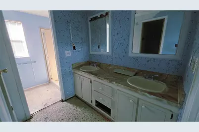 437 Skyline Drive E, Lakeland, FL 33801 - Photo 19