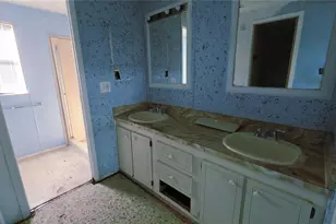 437 Skyline Dr E, Lakeland, FL 33801 - Photo 19