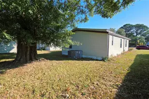 437 Skyline Dr E, Lakeland, FL 33801 - Photo 3