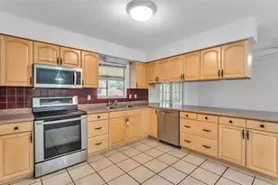 1945 Suzanne Ln, Lakeland, FL 33813 - Photo 19