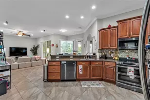 227 Viola Dr, Auburndale, FL 33823 - Photo 3