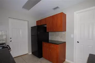 312 E Hibiscus Dr, Lakeland, FL 33803 - Photo 7