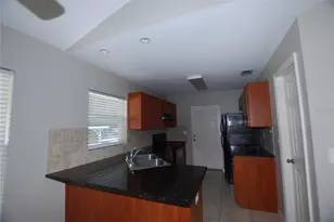 312 E Hibiscus Dr, Lakeland, FL 33803 - Photo 3