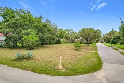 914 Harrell Avenue, Frostproof, FL 33843 - Photo 11