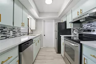 5737 Deer Hollow Ln W, Sarasota, FL 34232 - Photo 5