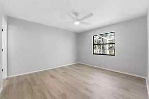 5737 Deer Hollow Ln W, Sarasota, FL 34232 - Photo 9