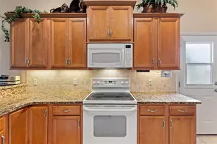 392 Motorcoach Dr S, Polk City, FL 33868 - Photo 9