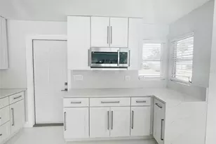 3364 Espanola Dr, Sarasota, FL 34239 - Photo 7