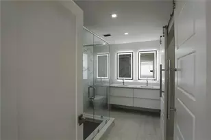 3364 Espanola Dr, Sarasota, FL 34239 - Photo 21