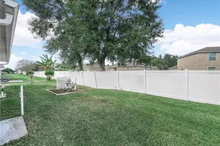 1933 Prairie Dunes Cir N, Lakeland, FL 33810 - Photo 23