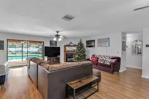 2207 Gatewood St, Plant City, FL 33563 - Photo 9