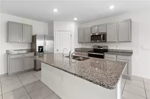 2651 Grandbury Grove Rd, Lakeland, FL 33811 - Photo 3