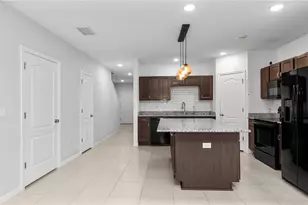 3857 Hampstead Ln, Lakeland, FL 33810 - Photo 9