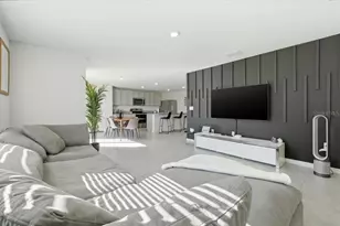 1211 Tahitian Sunrise Dr, Plant City, FL 33565 - Photo 3