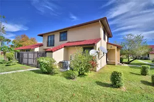 573 Hunter Cir, Kissimmee, FL 34758 - Photo 3