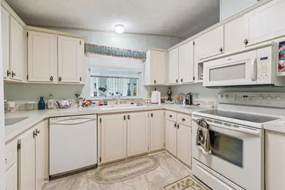 6667 Briarhill Drive NE, Winter Haven, FL 33881 - Photo 13