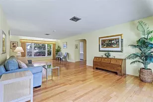 1515 Serpentine Dr S, Saint Petersburg, FL 33705 - Photo 3