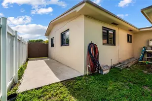 8065 W 14th Ct, Hialeah, FL 33014 - Photo 45