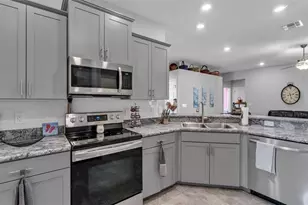 5809 Christiansen Ct, Lakeland, FL 33812 - Photo 3