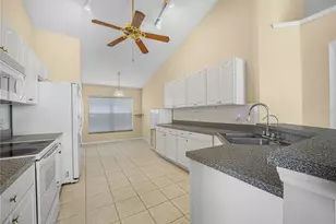 2235 Hunters Greene Dr, Lakeland, FL 33810 - Photo 7