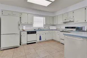 2331 Golden Horseshoe Circle S, Lakeland, FL 33810 - Photo 5