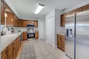 926 Meadowood Dr, Lakeland, FL 33809 - Photo 7