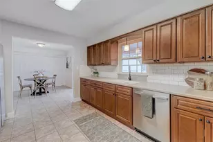 926 Meadowood Dr, Lakeland, FL 33809 - Photo 9