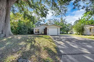 526 Palencia Pl, Lakeland, FL 33803 - Photo 1