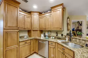 551 Grand Cayman Cir, Lakeland, FL 33803 - Photo 13