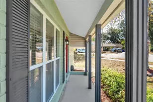 1203 Brandon Lakes Cir, Valrico, FL 33594 - Photo 3