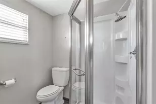 1203 Brandon Lakes Cir, Valrico, FL 33594 - Photo 37