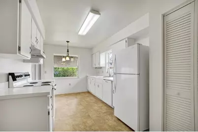 4938 Colonnades Circle E, Lakeland, FL 33811 - Photo 17