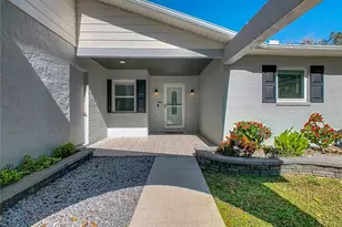 1904 Foxhollow Dr E, Auburndale, FL 33823 - Photo 9