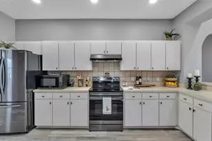 4041 Byrds Crossing Dr, Lakeland, FL 33812 - Photo 9