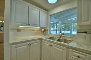 4802 Colonnades Cir E, Lakeland, FL 33811 - Photo 13