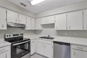 236 Village Crest Ct, Lakeland, FL 33809 - Photo 9