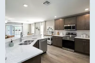 2807 Idyll Lakes Circle, Plant City, FL 33566 - Photo 5