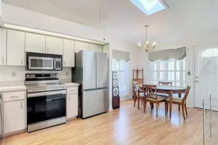 38460 Cottonwood Pl, Zephyrhills, FL 33542 - Photo 11