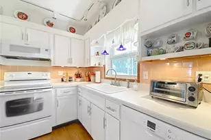 143 E Lemon St, Lady Lake, FL 32159 - Photo 17