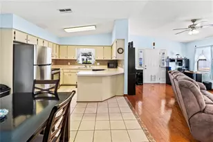 4861 Colonnades Cir E, Lakeland, FL 33811 - Photo 7