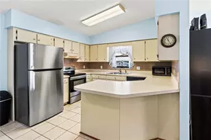 4861 Colonnades Cir E, Lakeland, FL 33811 - Photo 9