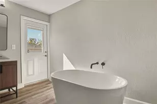 400 Patica Rd NE, Saint Petersburg, FL 33702 - Photo 17