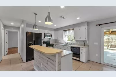 5254 Parkland Court, Lakeland, FL 33811 - Photo 9