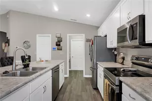 1042 Corso Dr, Winter Haven, FL 33884 - Photo 9