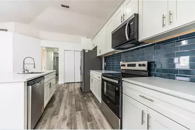 413 Vineyard Drive, Lakeland, FL 33809 - Photo 7