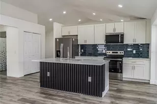 413 Vineyard Dr, Lakeland, FL 33809 - Photo 9